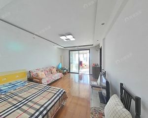龙湖天街旁、精装电梯南向一居室、拎包入住诚心出售