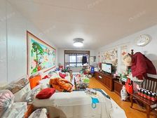 电梯10楼,满5且1套,正对花园位置,视野采光非常棒,随时看