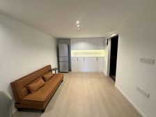 南京西路核心地段 保护历史建筑 层高4.3米 朝南复式小户型