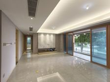 大渡口万达龙湖天街旁,精装大平层,电梯四房,朝中庭,临轻轨