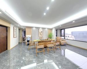 25800鹿城远洋公馆146平急售落地窗户阳光好看花园