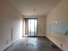 15号地铁口 ,电梯中间梯层,满五,看房随时有钥匙。