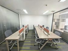 天津的市中心看海河环球金融中心110平米经理室加9人办公位