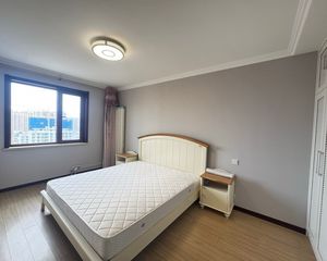 电梯2101 三室两卫 房主自住装修全实木家居 可公积