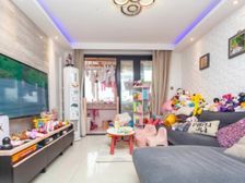 18号线地铁口,精装修两房,看房方便