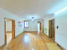 3个房间朝南,客厅也朝南!房东急卖,看中还可以谈!看房随时。