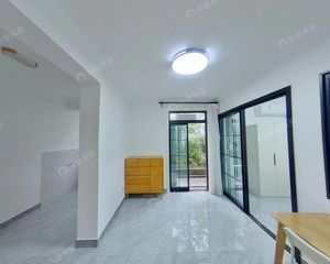 新出 带露台 精装修两房 低楼层 双地铁