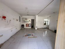西城区前门西河沿南,临街门帘,两间门口可停车 ,实景拍摄
