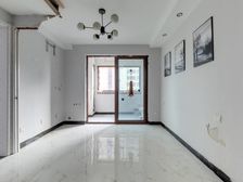 2021年次新小区,车位充足,房型方正