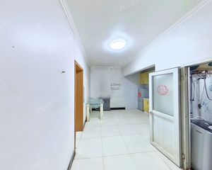 满五年,东西通透一居,户型好,中间楼层,视野好,紧邻广渠路