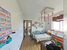 新上两房一厅,边套全明,上适存,看房随时,小区停车方便