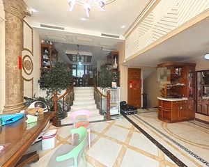 西四环 诸子阶城市别墅 可加电梯 私家车库 价格可谈 随时看