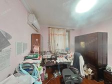 新上一楼带天井南北两房,东边套全明,没有爬楼烦恼老少皆宜