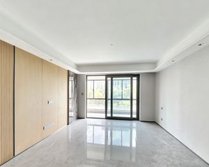 柳岸闻莺4室2厅2卫南朝向470.0万元/套出售