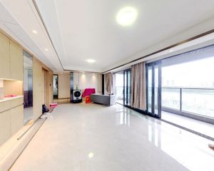 全新精装未住人 配有新风 地暖 中控空调 一线江景