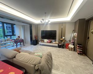 芳菲郡3室2厅2卫南朝向330.0万元/套出售