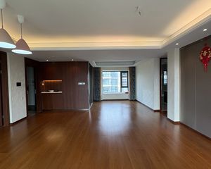 雅戈尔新明洲 精装修 正南朝向 近医院 商业配套齐全 商品房