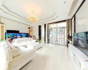 半岛华府 纯别墅区 东边套 精装拎包入住 位置很好 临河边