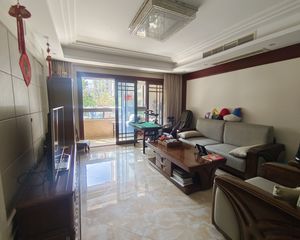 双卫格局 交通便利 近医院 车位充足 电梯房 满二