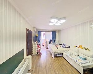 华严北里 大客厅全明两居 精装修保持好 满五年不临街