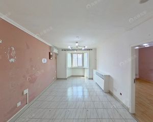 新上方庄地铁口 芳城园 高楼层规大客厅两居 下午可见阳光!