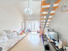 09年大二房,精装修中间位置,有阁楼。