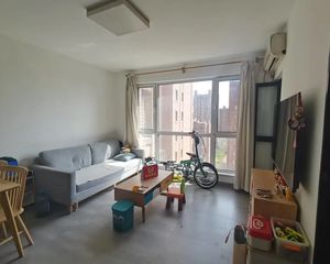 正南绿地·国际花都1室1厅精装修
