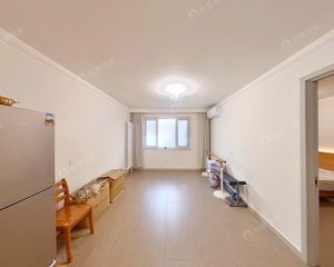 中东路121号院 电梯次新 南北通透2居2卫 高精装修