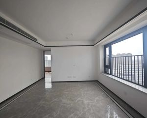 保利天悦三期4室2厅2卫南朝向326.0万元/套出售