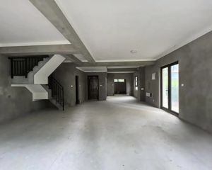 绿地观堂4室2厅3卫南朝向495.0万元/套出售