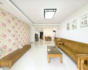 旺南小区 4房2厅105万