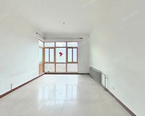 灵秀山庄 紧邻地铁,一层有yuan,两层复式,客厅挑高3.9