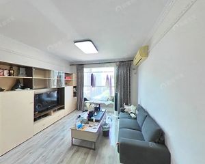 能,有地铁,户型方正,不临街,能做小三居,商品房品质好