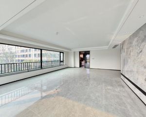 次新低密6层真洋房,精装,三大件齐全,270度采光朝南看中庭
