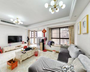 急售 价格有惊喜绿地468公馆一期 3室1厅 东南