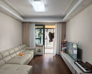 云堇台 双卫 装修好 正规商品房 购物方便 小三房 临地铁