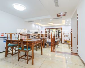 燕西台4室2厅精装修