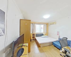 地铁口电梯房 南向不临街 满五不优质一居室