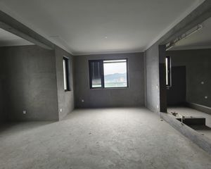 水乡云锦3室2厅1卫南朝向85.0万元/套出售