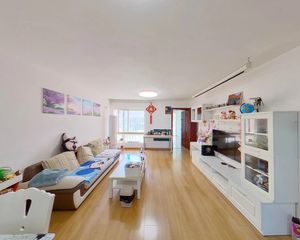 18号线回龙观西大街站500米,三居室两卫,精装修,仅契税