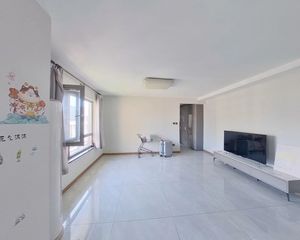 金泰先锋北区次顶层,随时看,有地铁,30万装修,拎包入住