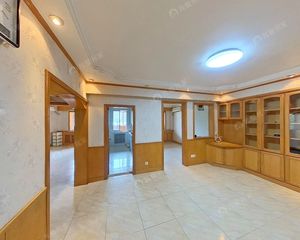 东二环,邻龙潭湖,电梯,满五,全明格局大三居,双地铁