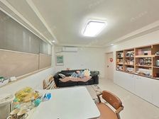 精装三房,业主因工作调动忍痛割爱,看房方便,诚意出售!