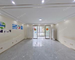 人大地铁站新上东南三居室,70年大产权,民水,民电,有天然气