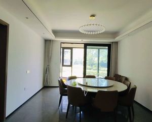 保利湖光印3室2厅2卫南朝向400.0万元/套出售