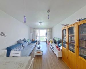 清河·莱圳家园三居,前后花园户型方正落地窗阳台,采光视野好!