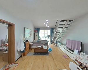 大学城西地铁 玉竹园 南北通透两居 上下两层 利用空间极大