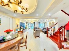 金沙湖天街旁口,自住精装可领包入住业主诚心卖有两车位