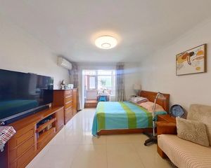 新上中间层两居带可用车位,精装修拎包入住,满五看房随时