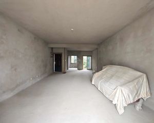 林业新村 4房2厅148万